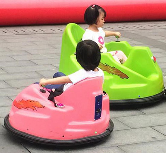 Kids fairground battery bumper cars for fun